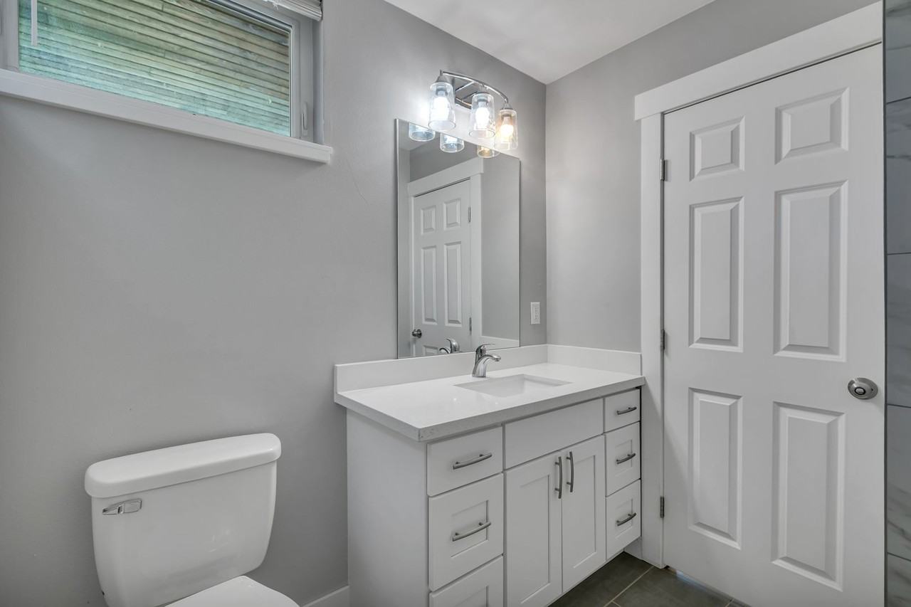 9220 35th Ave Sw #A - Photo 5 of 23