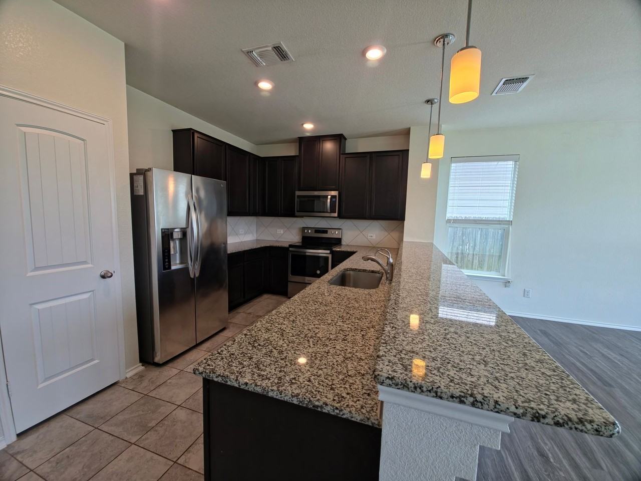 13717 Montpelier St - Photo 4 of 22
