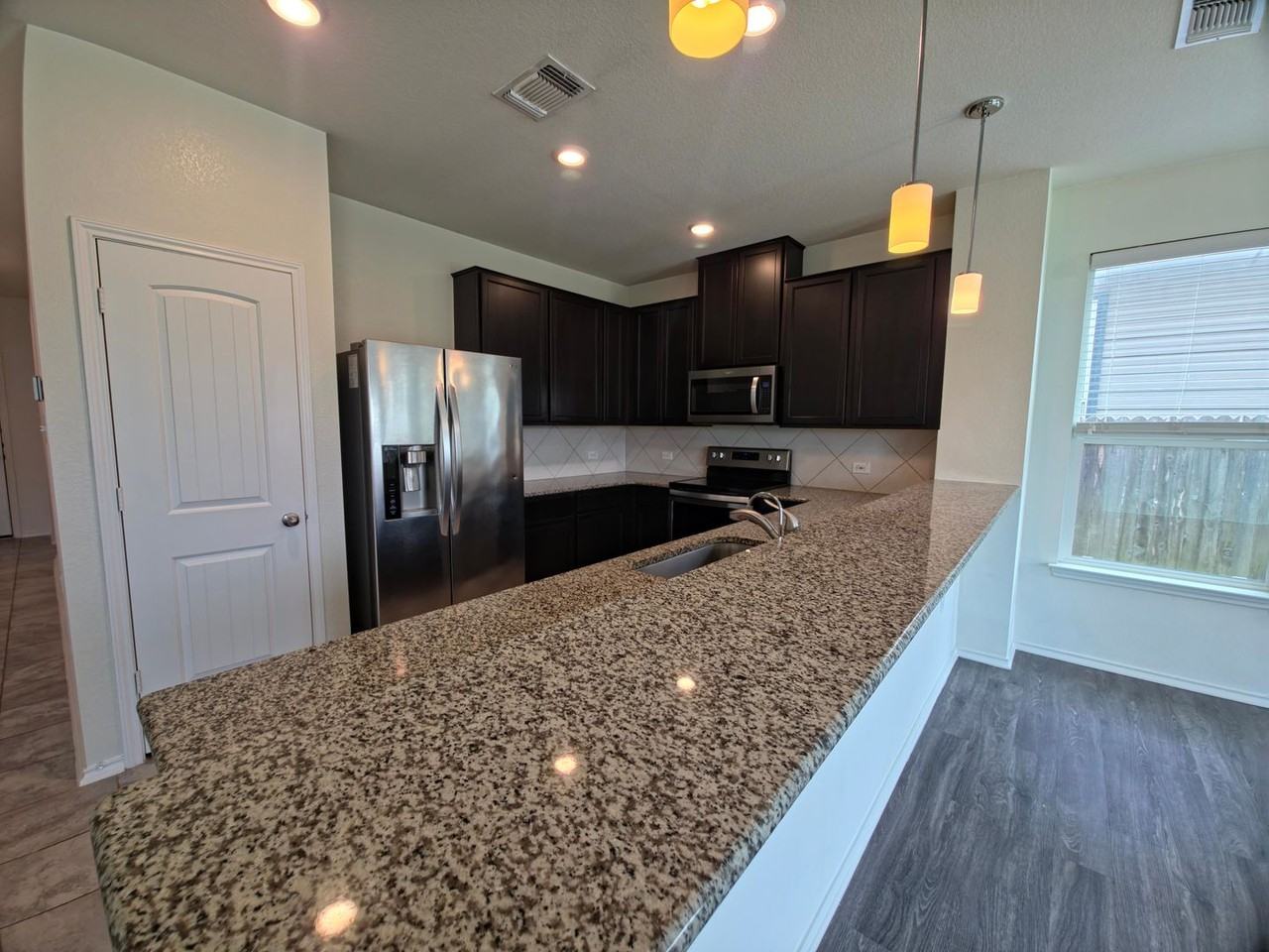 13717 Montpelier St - Photo 5 of 22