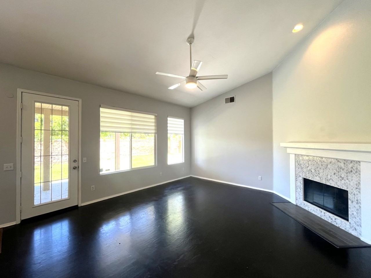 511 Shasta Dr - Photo 6 of 37