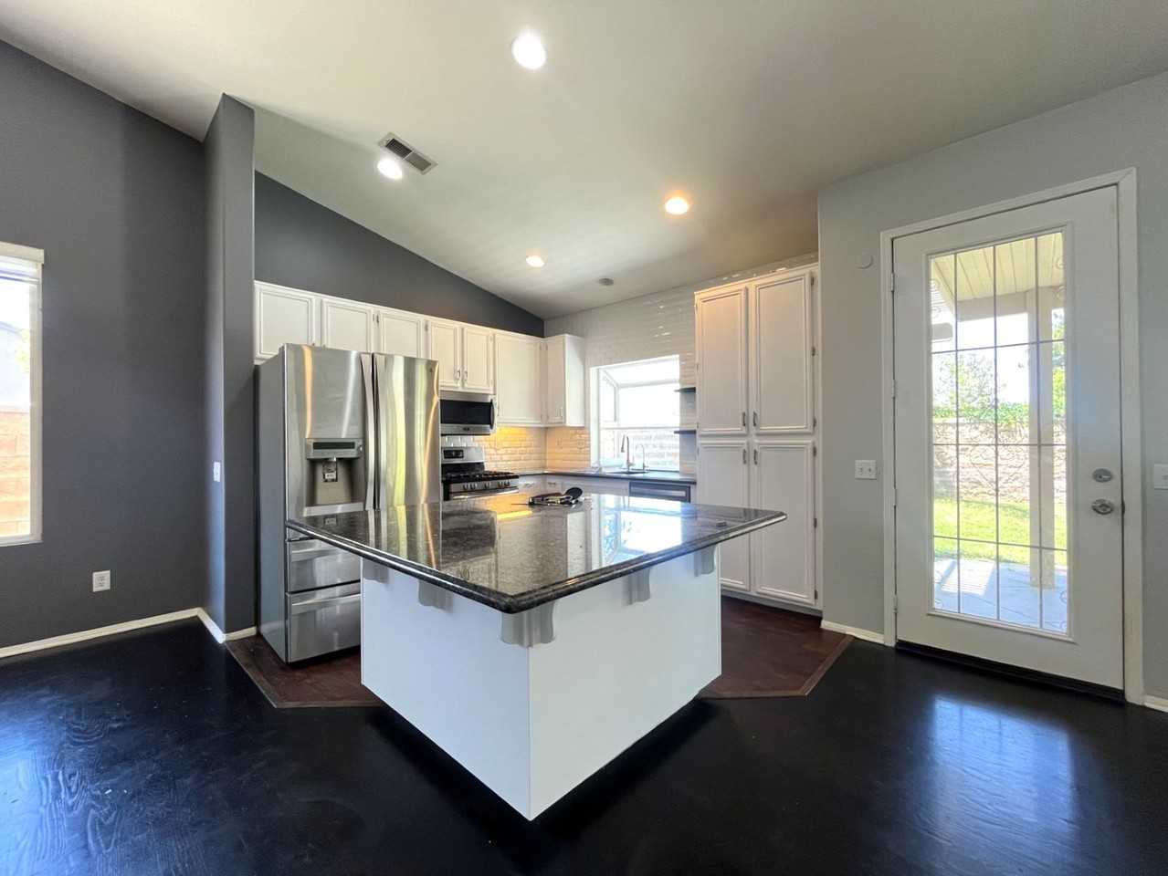 511 Shasta Dr - Photo 7 of 37