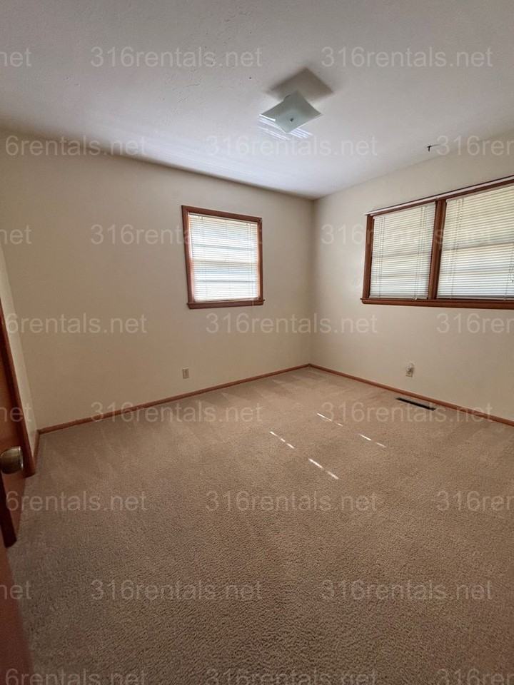 307 Warren Rd - Photo 2 of 8