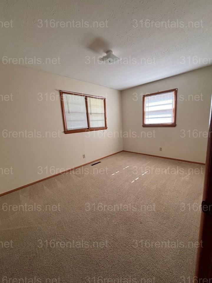 307 Warren Rd - Photo 3 of 8