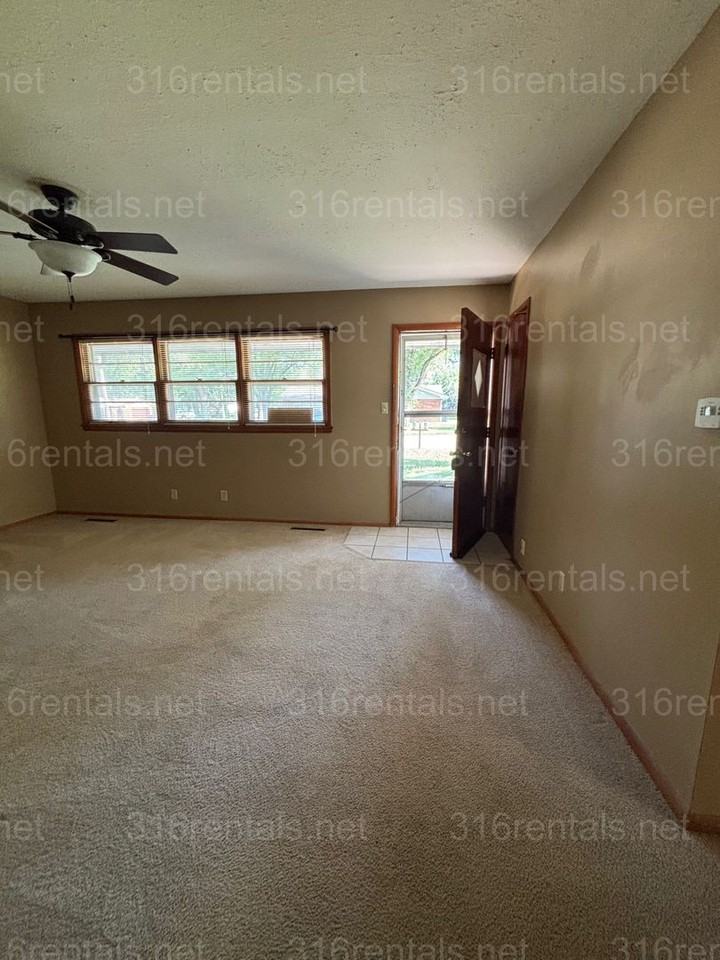307 Warren Rd - Photo 4 of 8