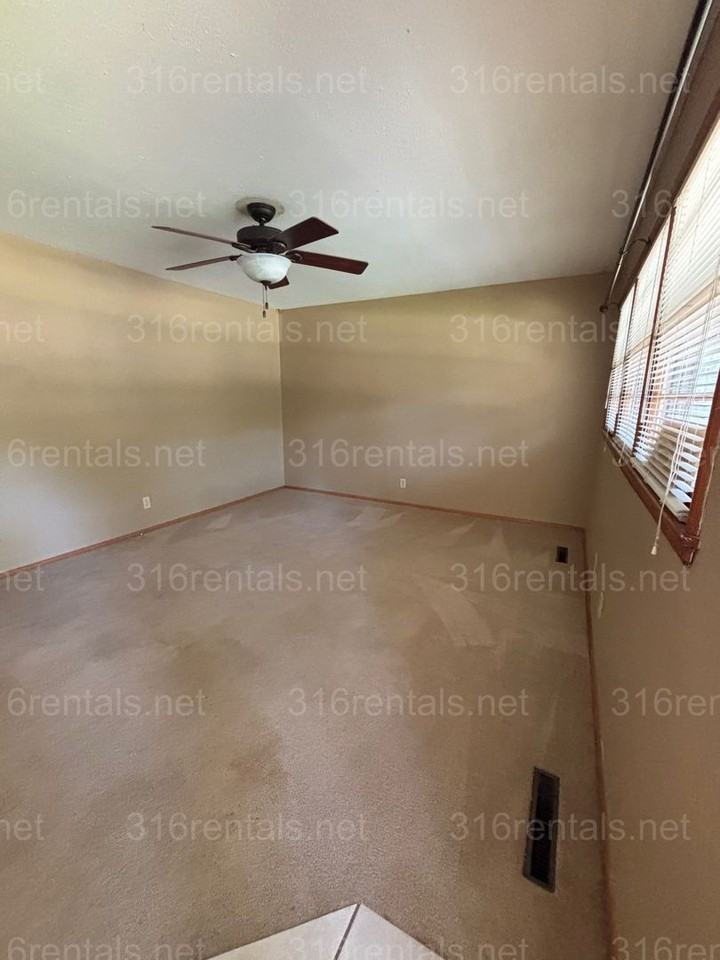 307 Warren Rd - Photo 7 of 8