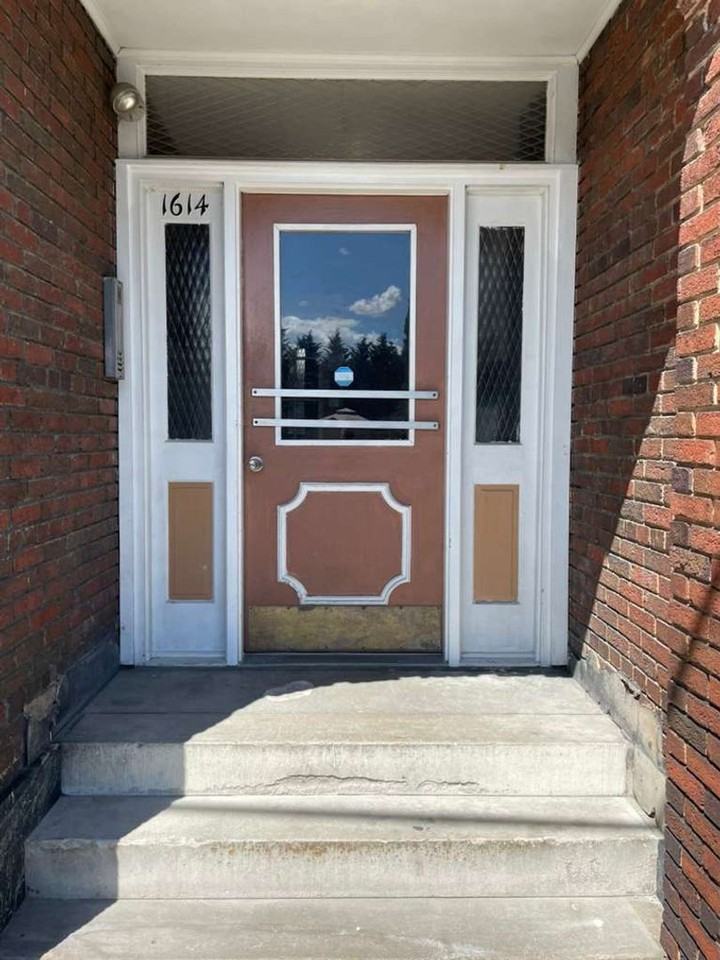 1614 13th St - Photo 3 of 22