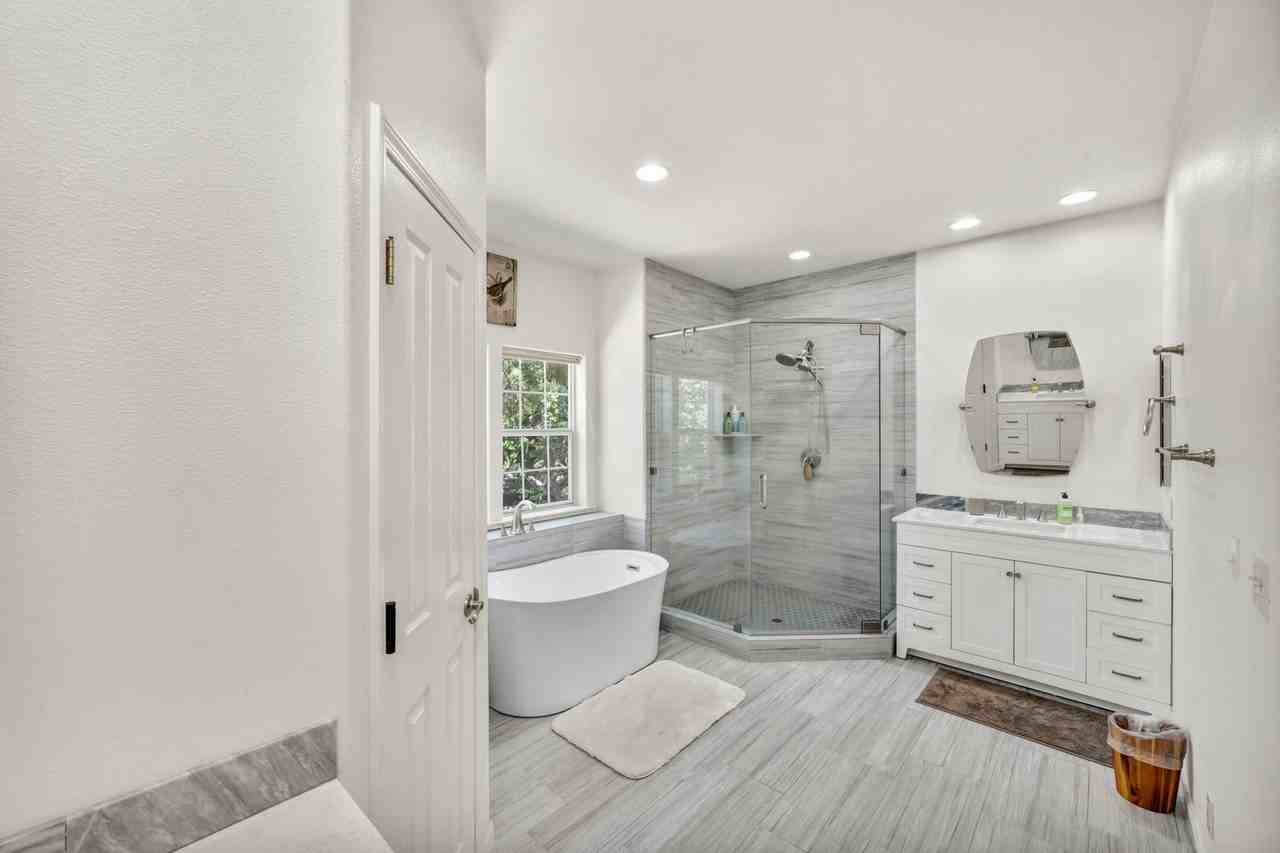 14220 W Windriver Ln - Photo 2 of 45
