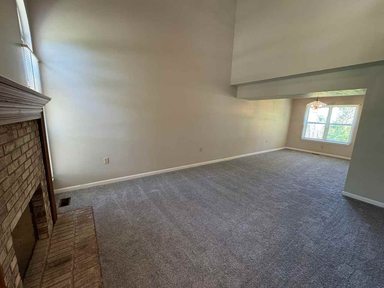 5538 N Meadow Dr - Photo 3 of 44
