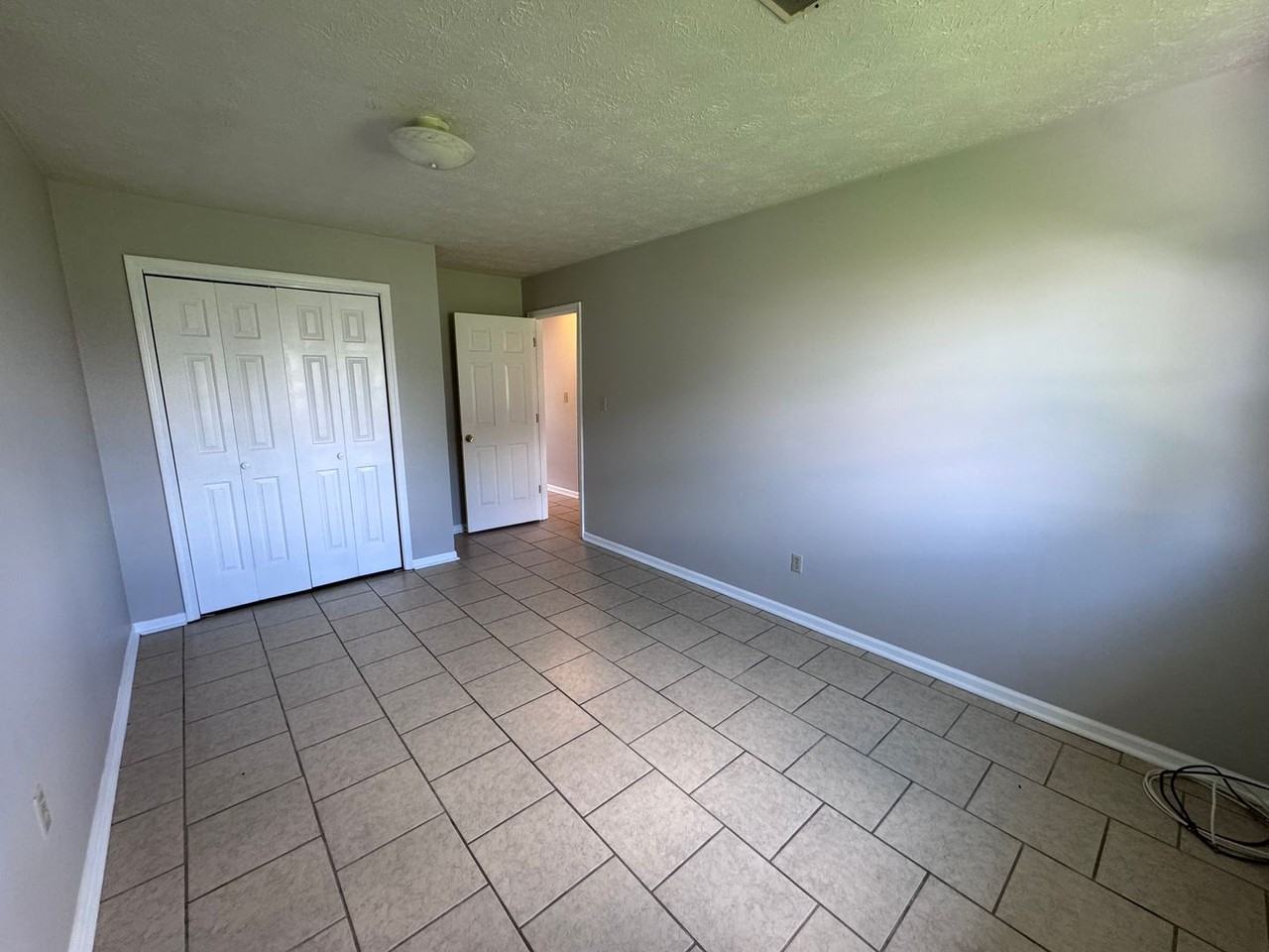 105 Grogan Cir - Photo 2 of 16