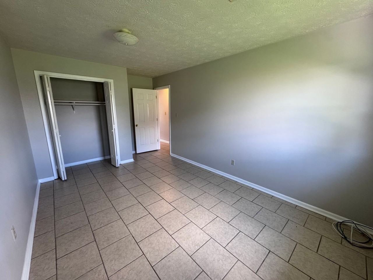 105 Grogan Cir - Photo 3 of 16
