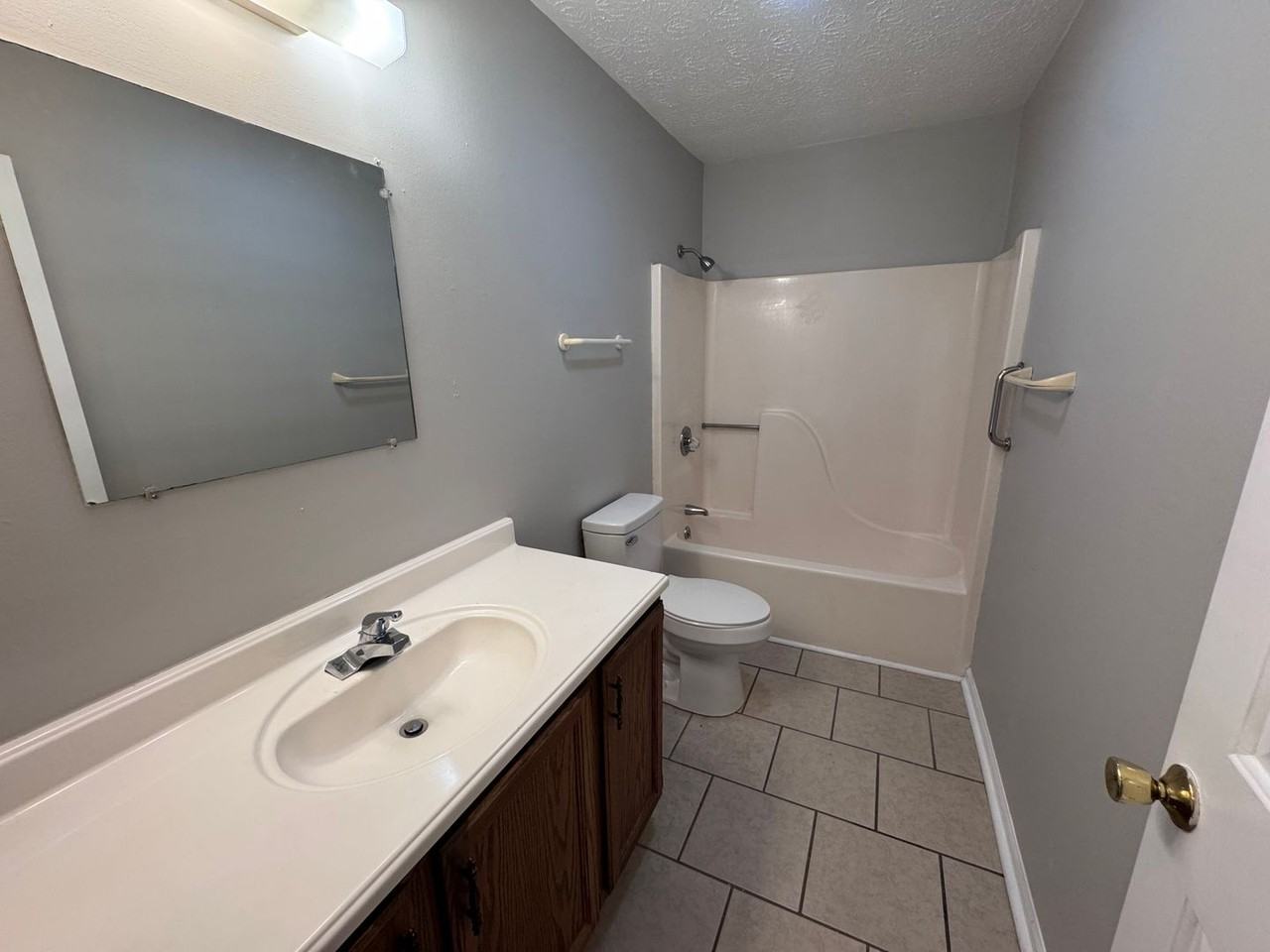 105 Grogan Cir - Photo 6 of 16