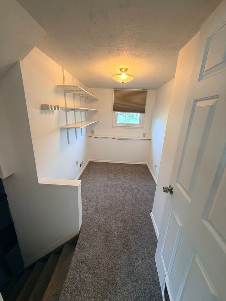 5561 Imperia Ln - Photo 6 of 17