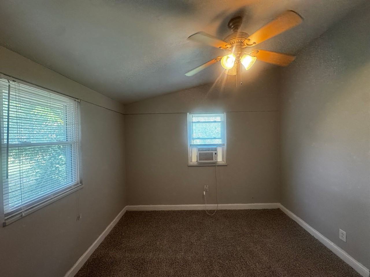 313 S Birchlane Dr - Photo 4 of 11