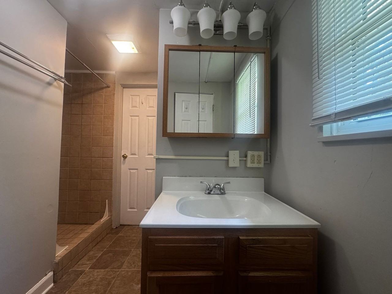 313 S Birchlane Dr - Photo 6 of 11
