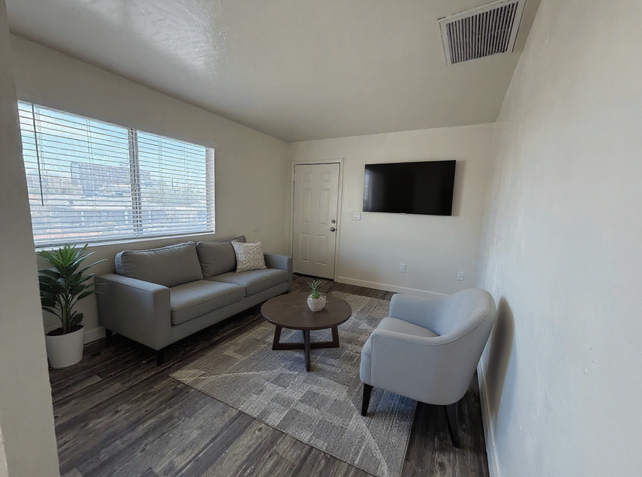 1022 N 22nd Place - Photo 2 of 11