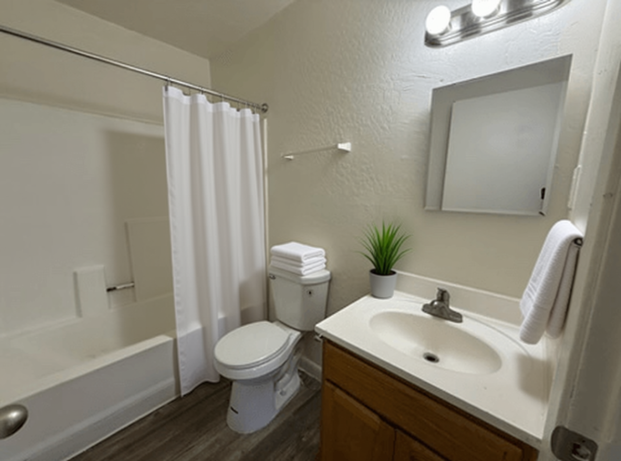1022 N 22nd Place - Photo 5 of 11