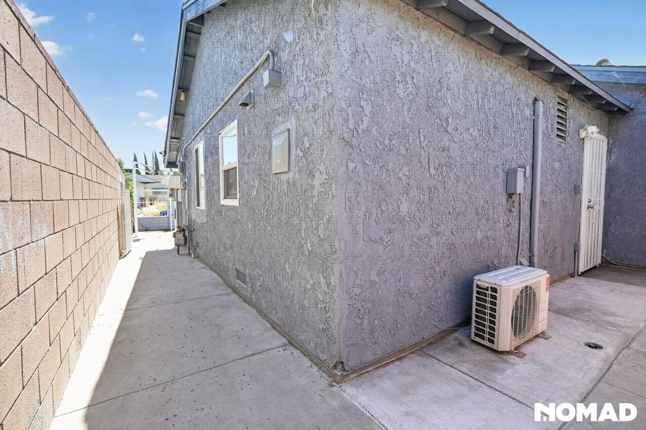 7705 Babcock Ave - Photo 2 of 35