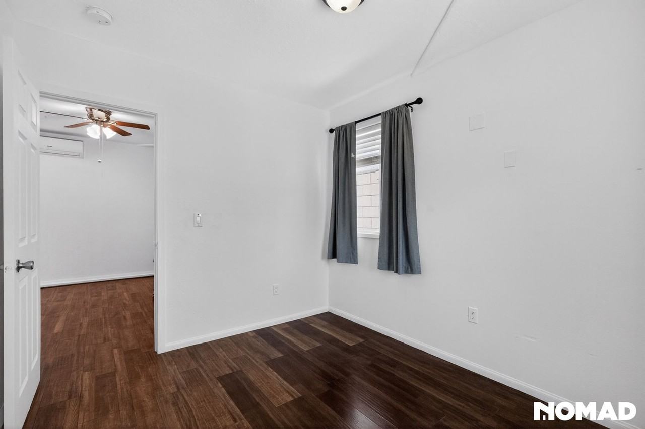 7705 Babcock Ave - Photo 4 of 35