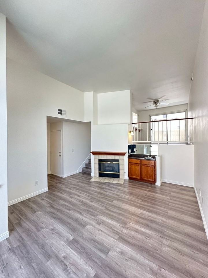 5455 Sylmar Ave #402 - Photo 3 of 23