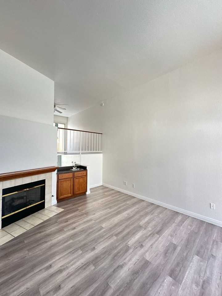 5455 Sylmar Ave #402 - Photo 4 of 23