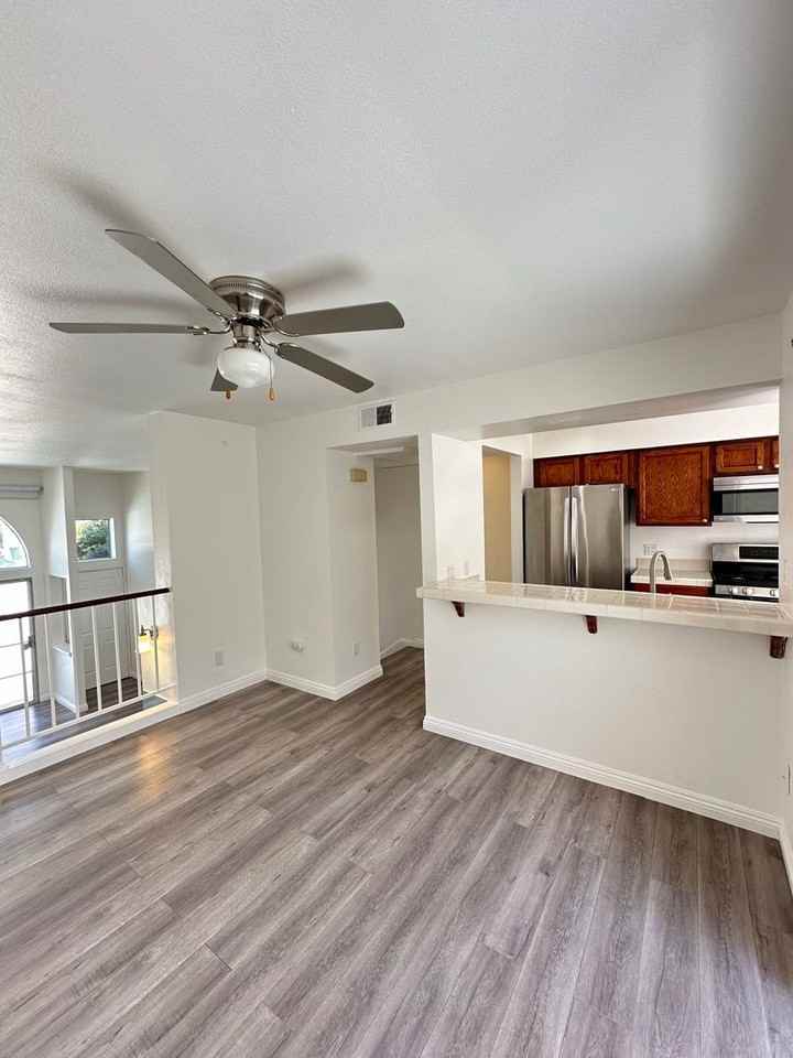5455 Sylmar Ave #402 - Photo 5 of 23