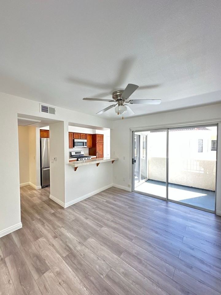 5455 Sylmar Ave #402 - Photo 6 of 23