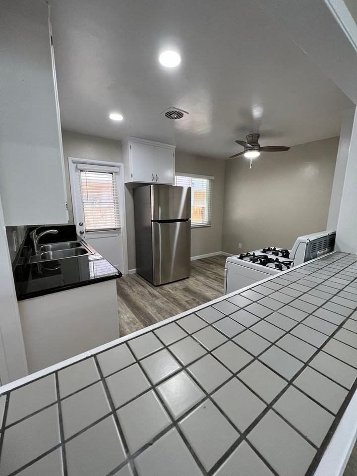 1149-1155 Felspar Street - Photo 6 of 35