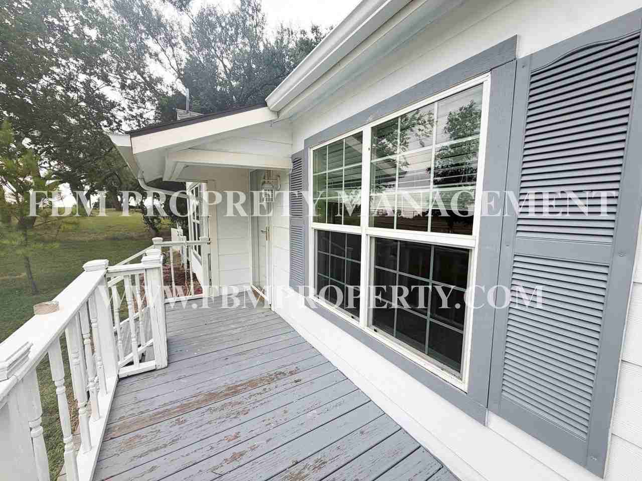 1526 E Fm 813 - Photo 3 of 27