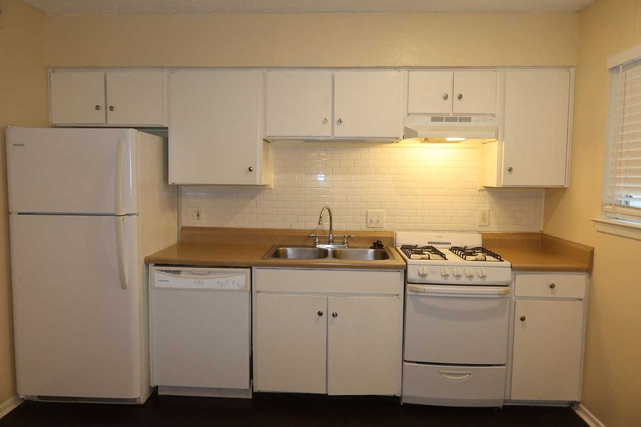 Hyde Park Apartments - Photo 7 of 29