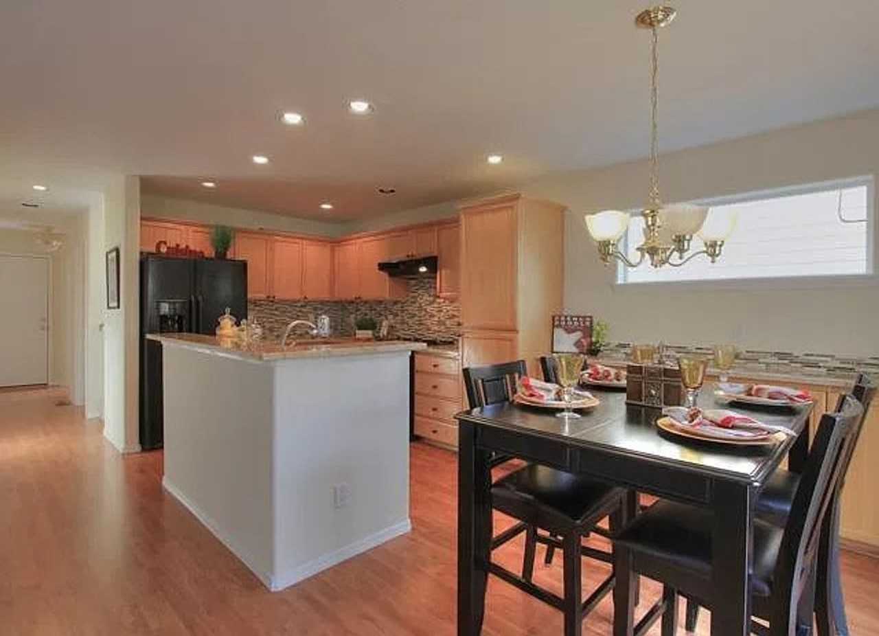 739 Ne 61st Ct - Photo 4 of 7