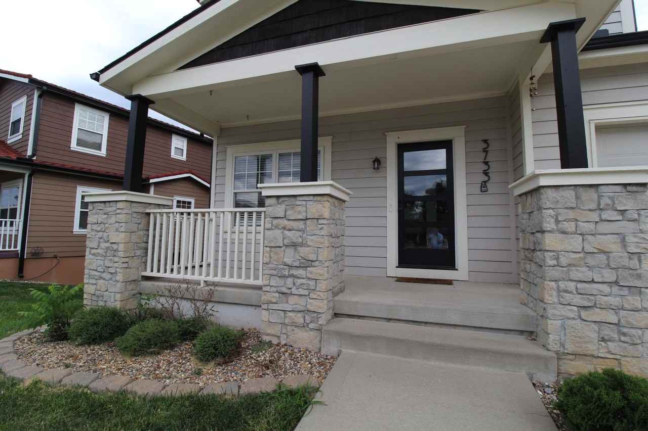 3733 Thompson Cir - Photo 3 of 30