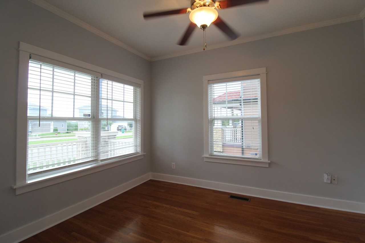 3733 Thompson Cir - Photo 5 of 30