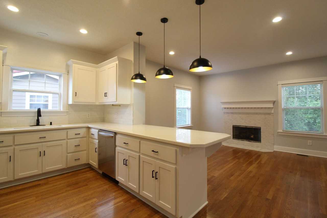 3733 Thompson Cir - Photo 6 of 30