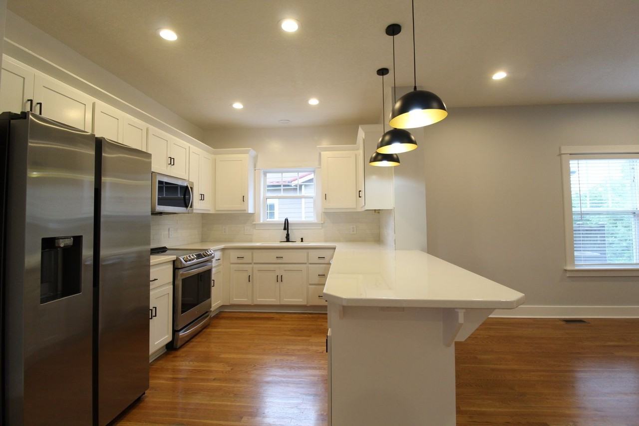 3733 Thompson Cir - Photo 7 of 30