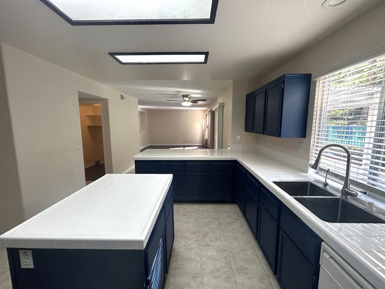 16391 Misty Hill Dr - Photo 3 of 40
