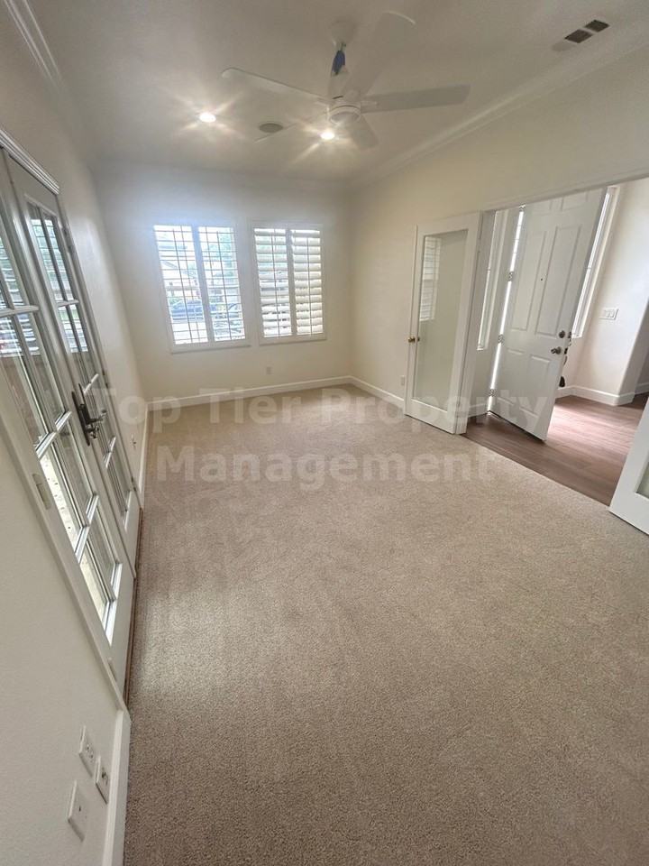 3892 Stoneridge Rd - Photo 5 of 38