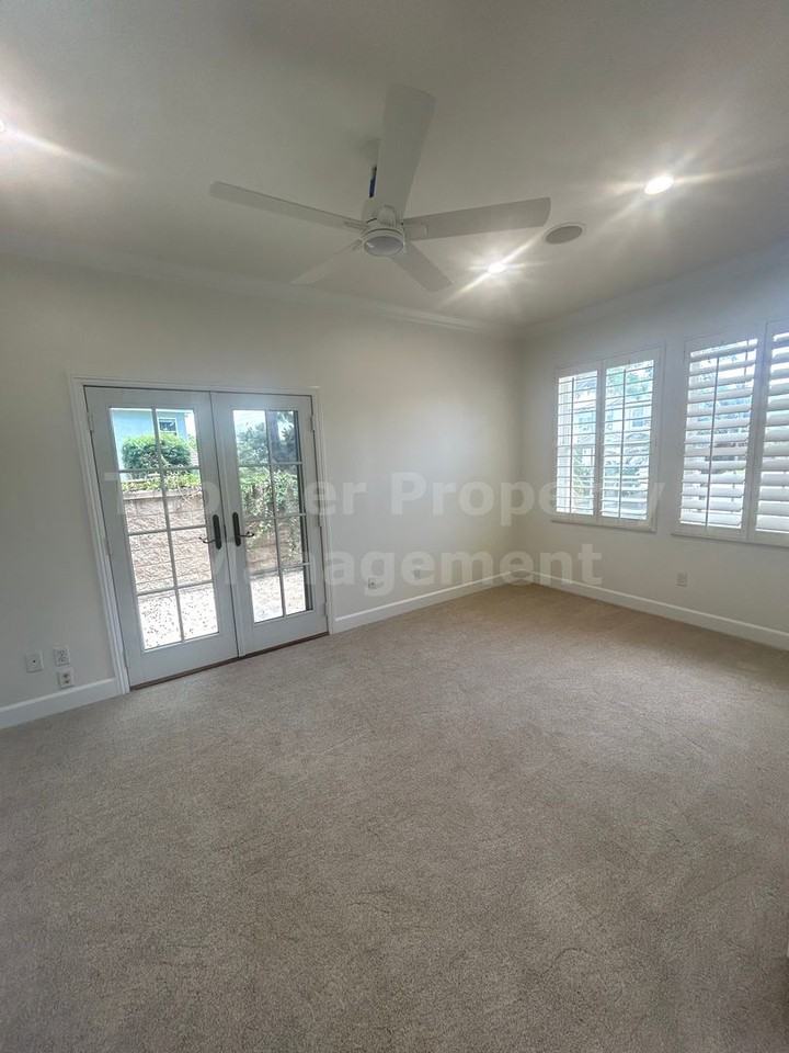 3892 Stoneridge Rd - Photo 6 of 38
