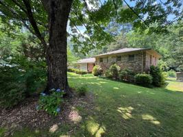 featured image of 605 Country Club Dr