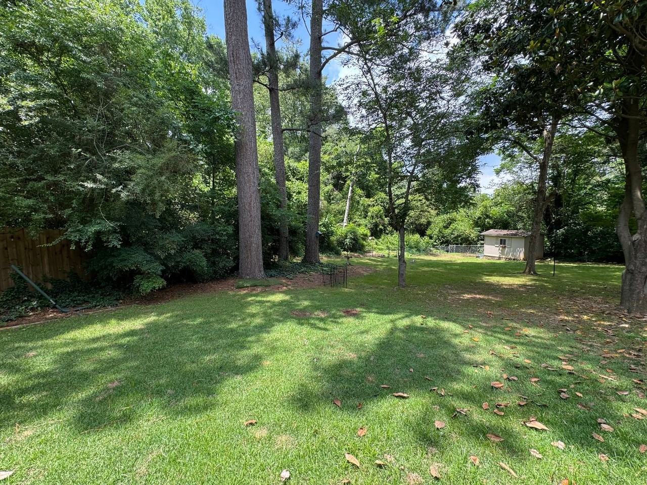605 Country Club Dr - Photo 4 of 26