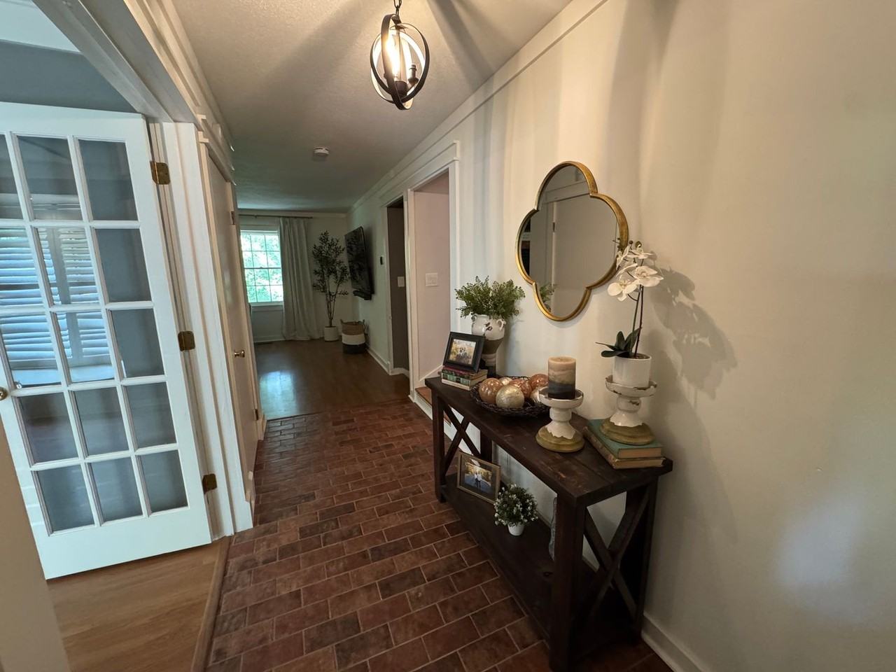 605 Country Club Dr - Photo 6 of 26