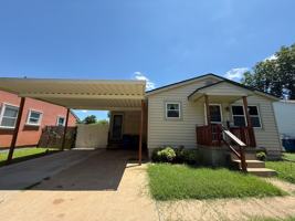 featured image of 209 S Quebec Ave