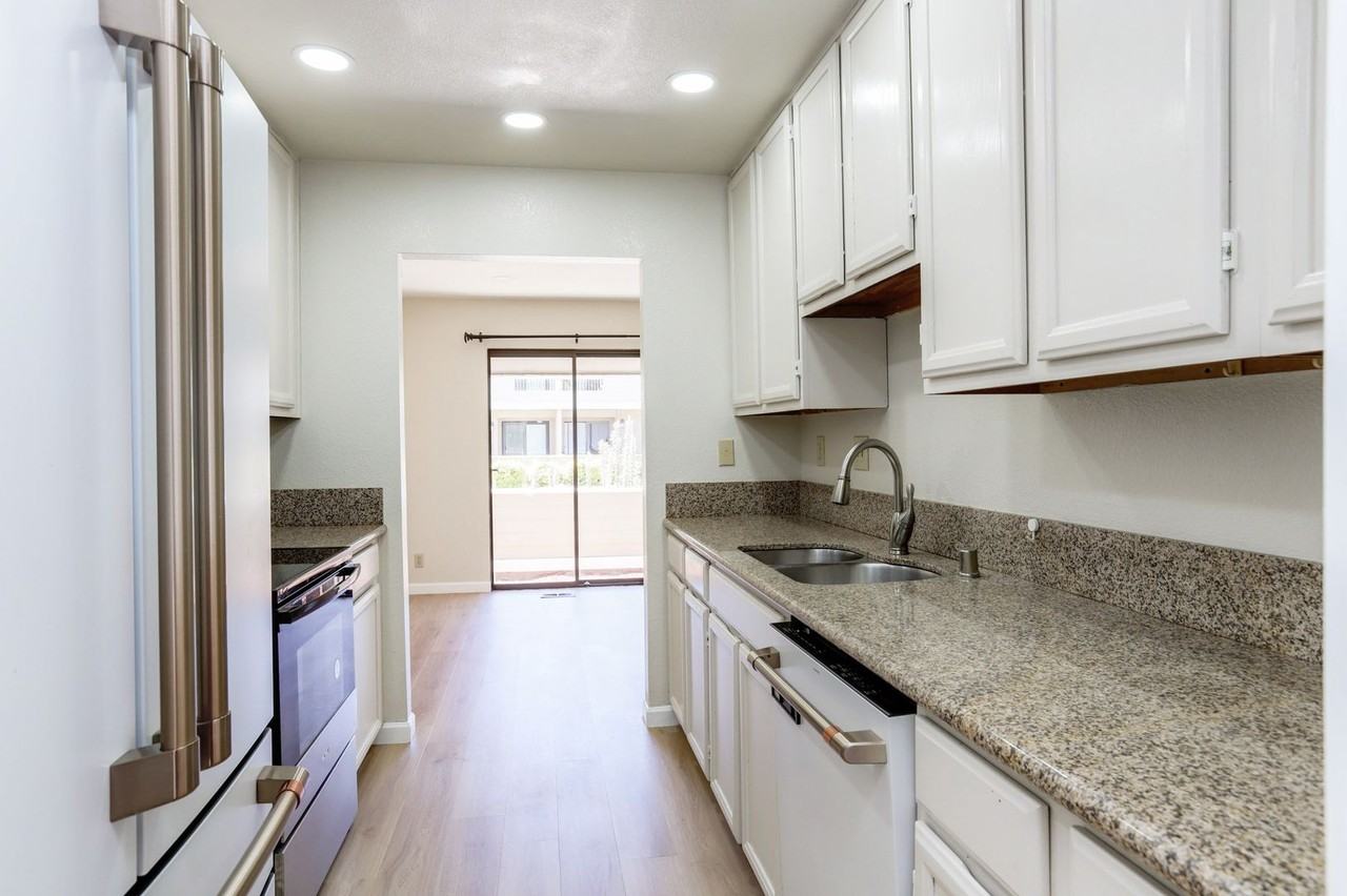 223 Bonita Ln - Photo 3 of 40