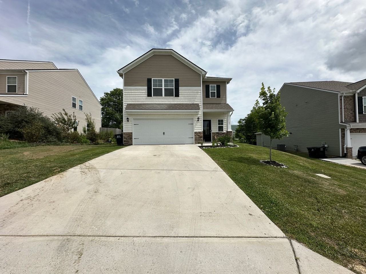 1105 Beacon Rd - Photo 3 of 36