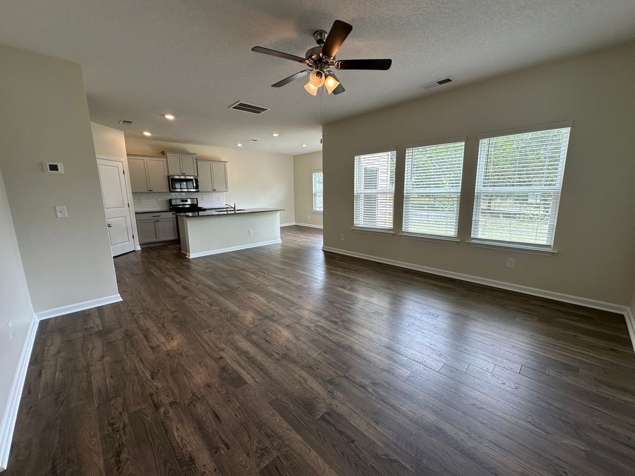1105 Beacon Rd - Photo 4 of 36
