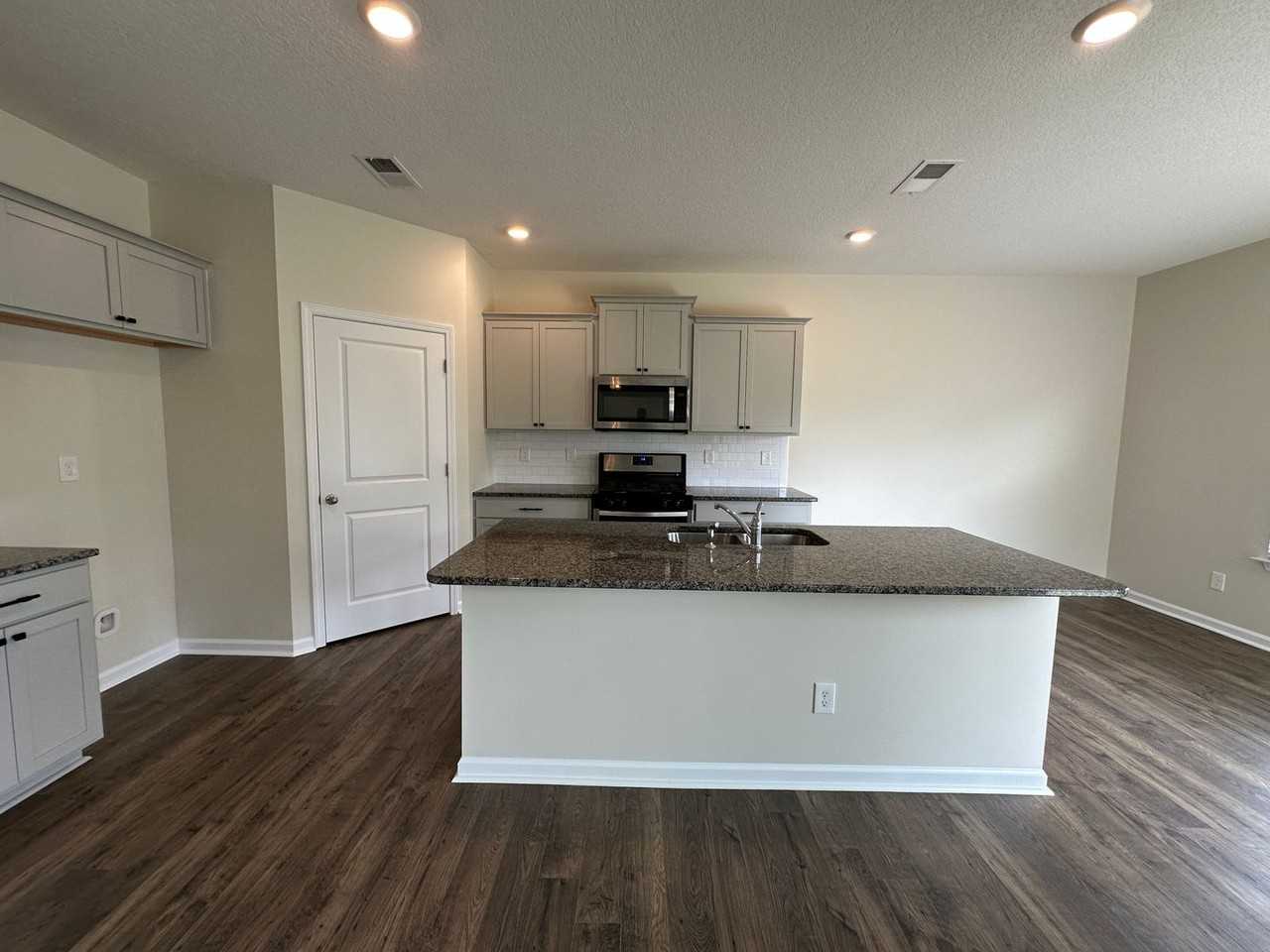 1105 Beacon Rd - Photo 5 of 36