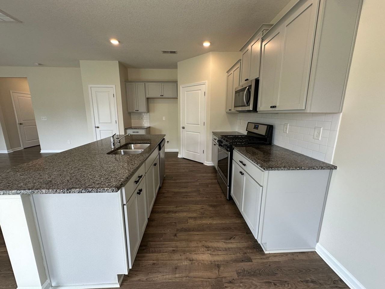 1105 Beacon Rd - Photo 7 of 36