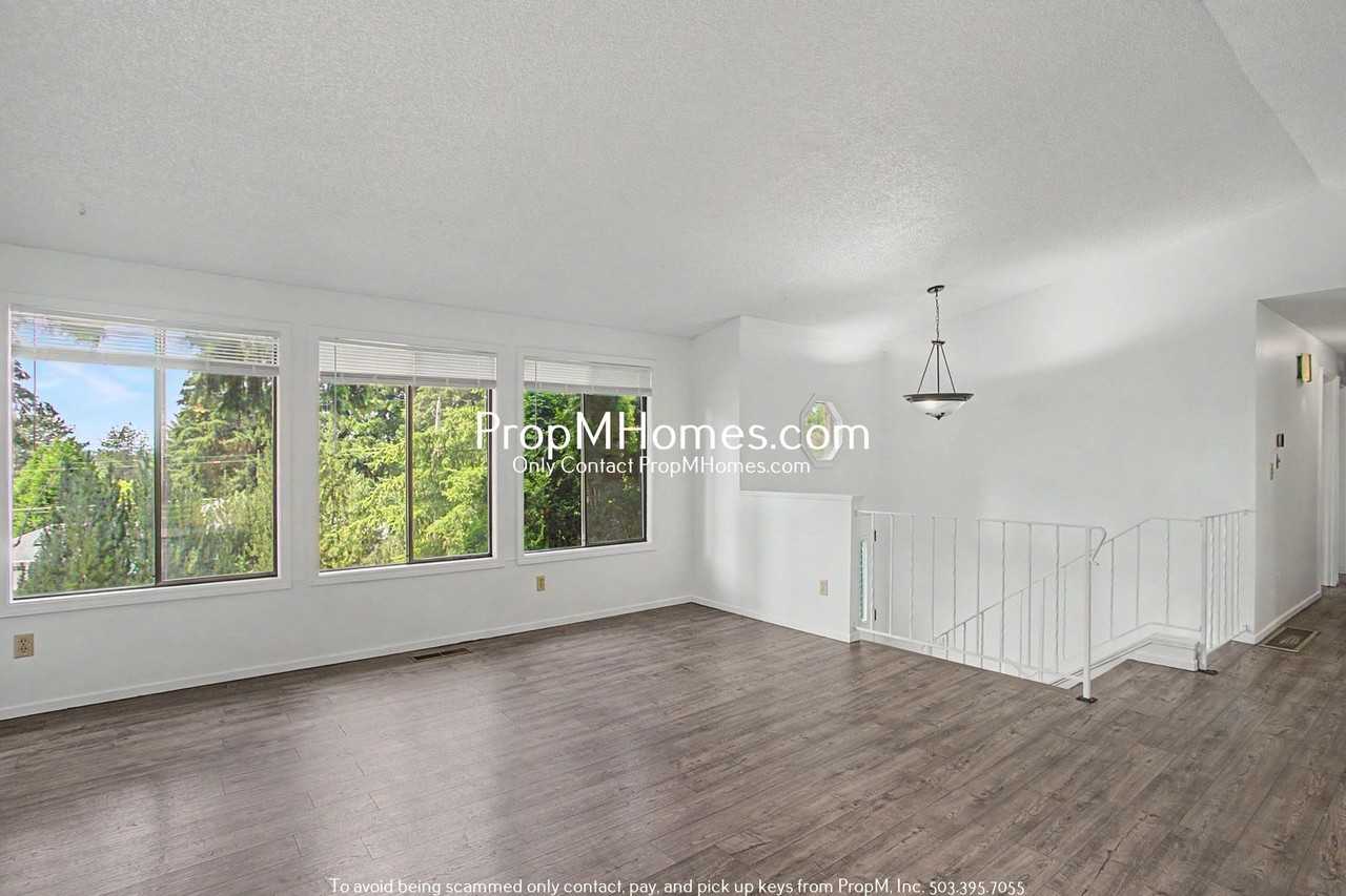 810 810 SW Spring Lane - NEW PROPERTY - Photo 3 of 27