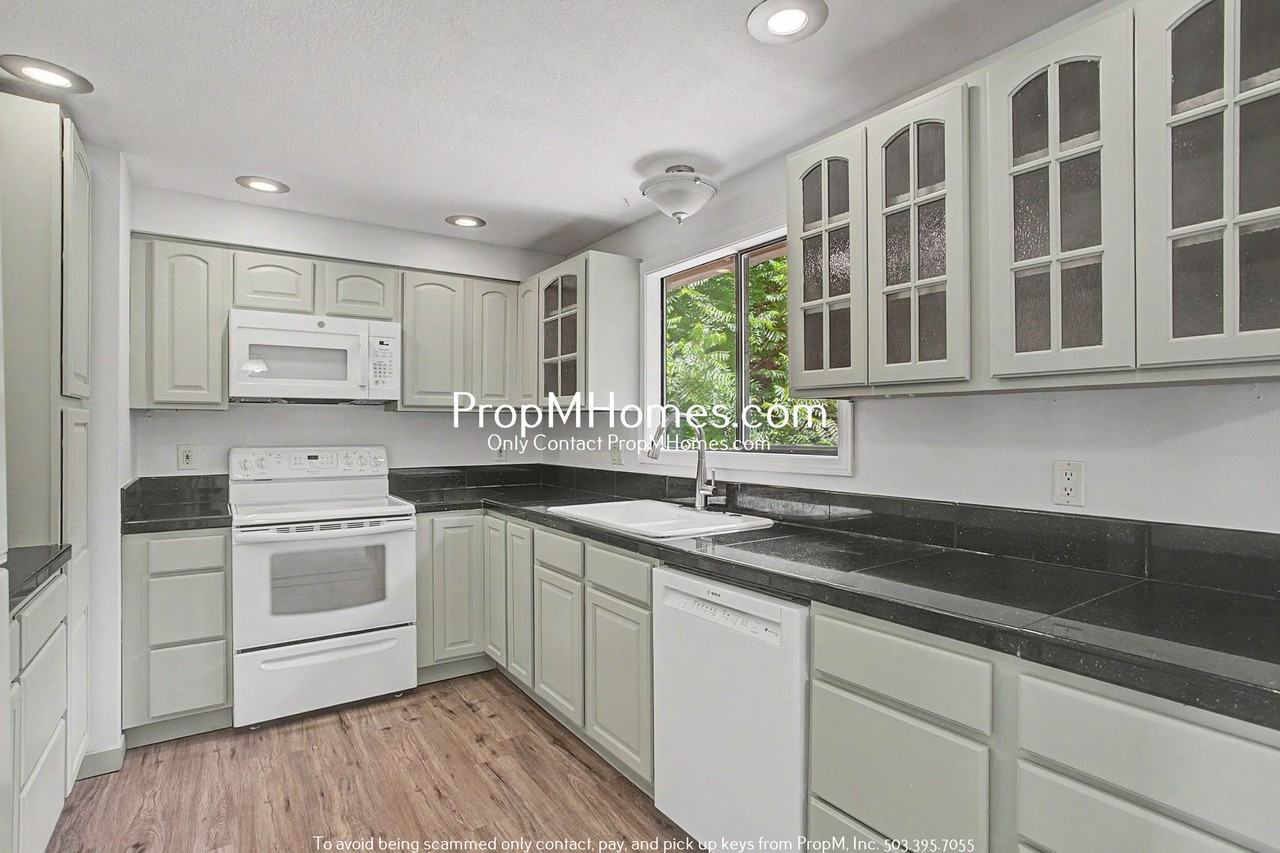 810 810 SW Spring Lane - NEW PROPERTY - Photo 7 of 27