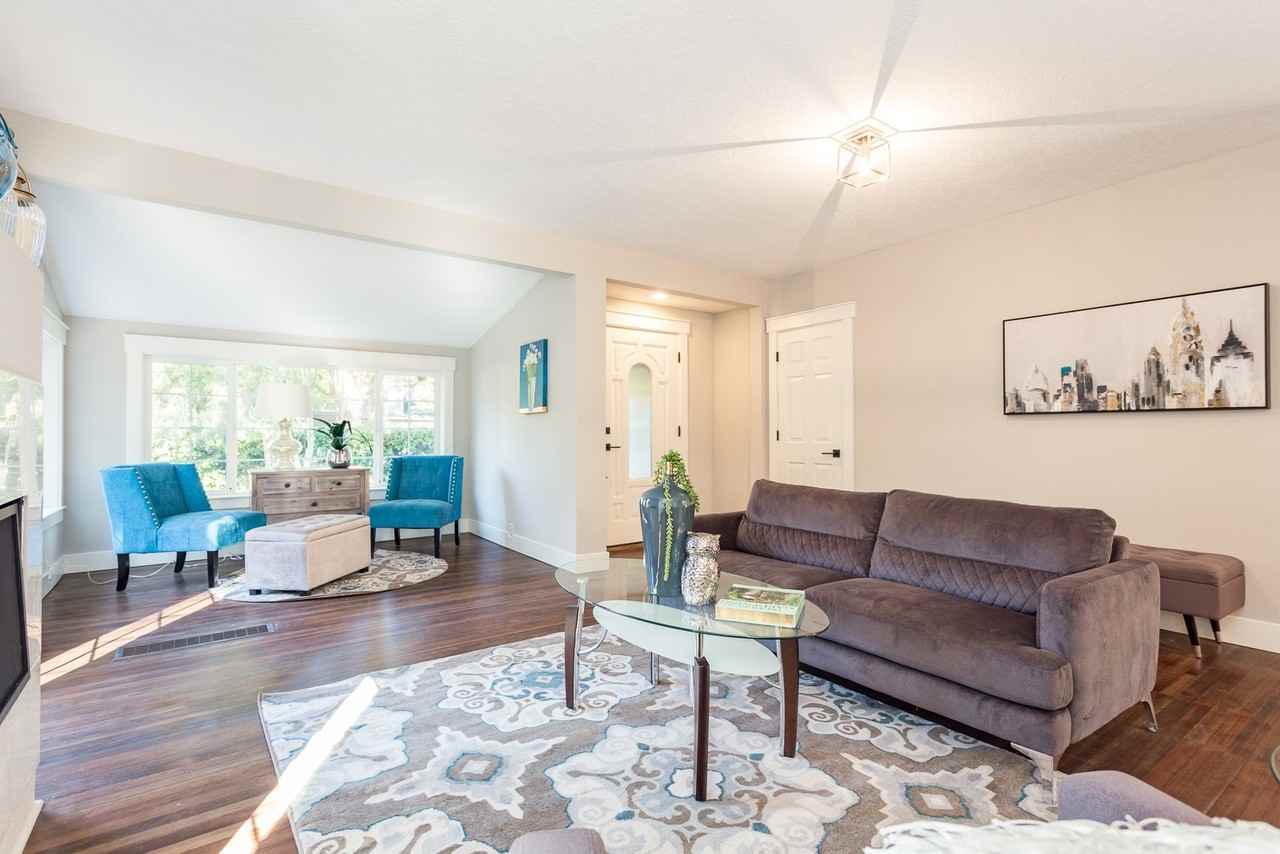 5262 Rosewood St - Photo 4 of 50