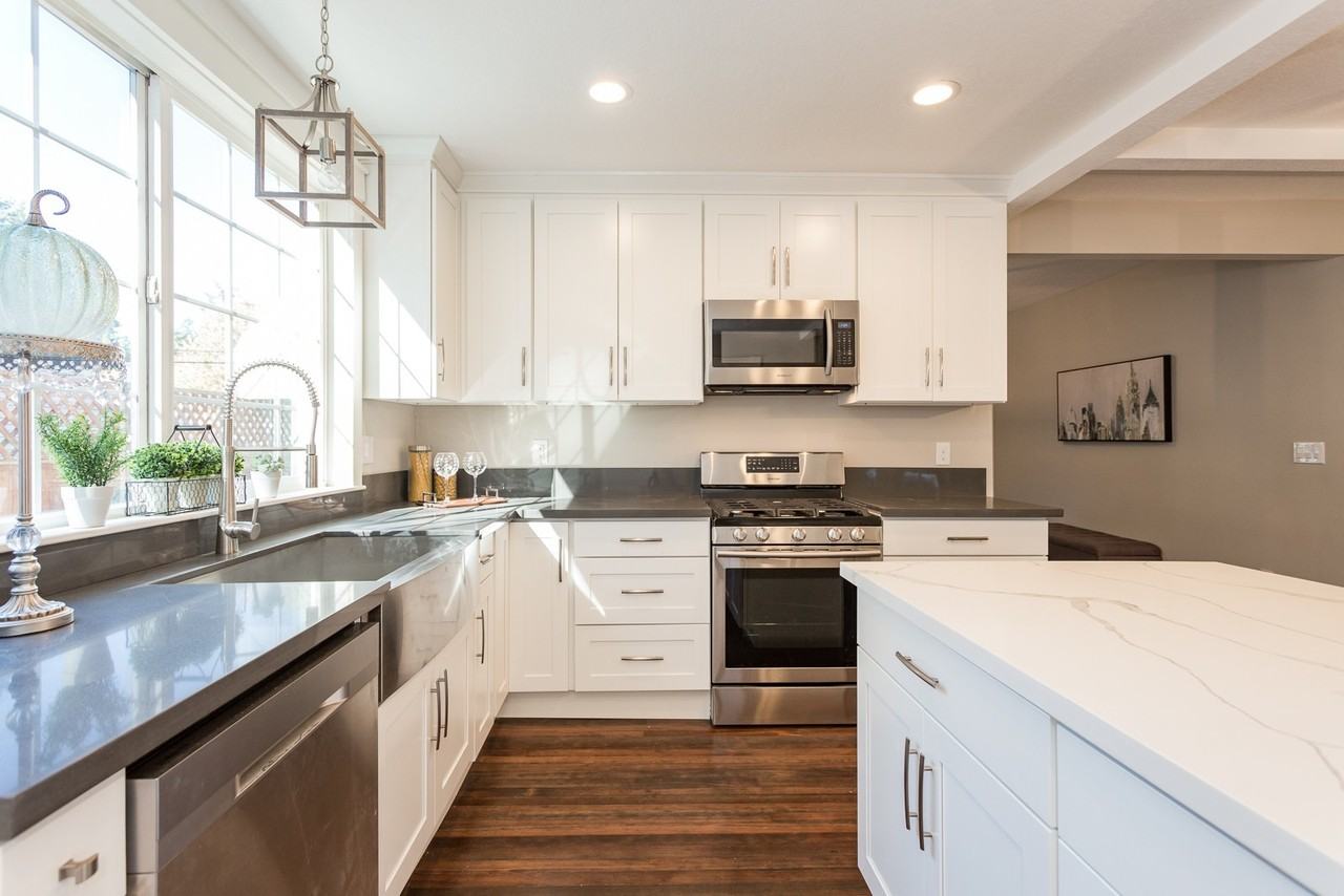 5262 Rosewood St - Photo 7 of 50
